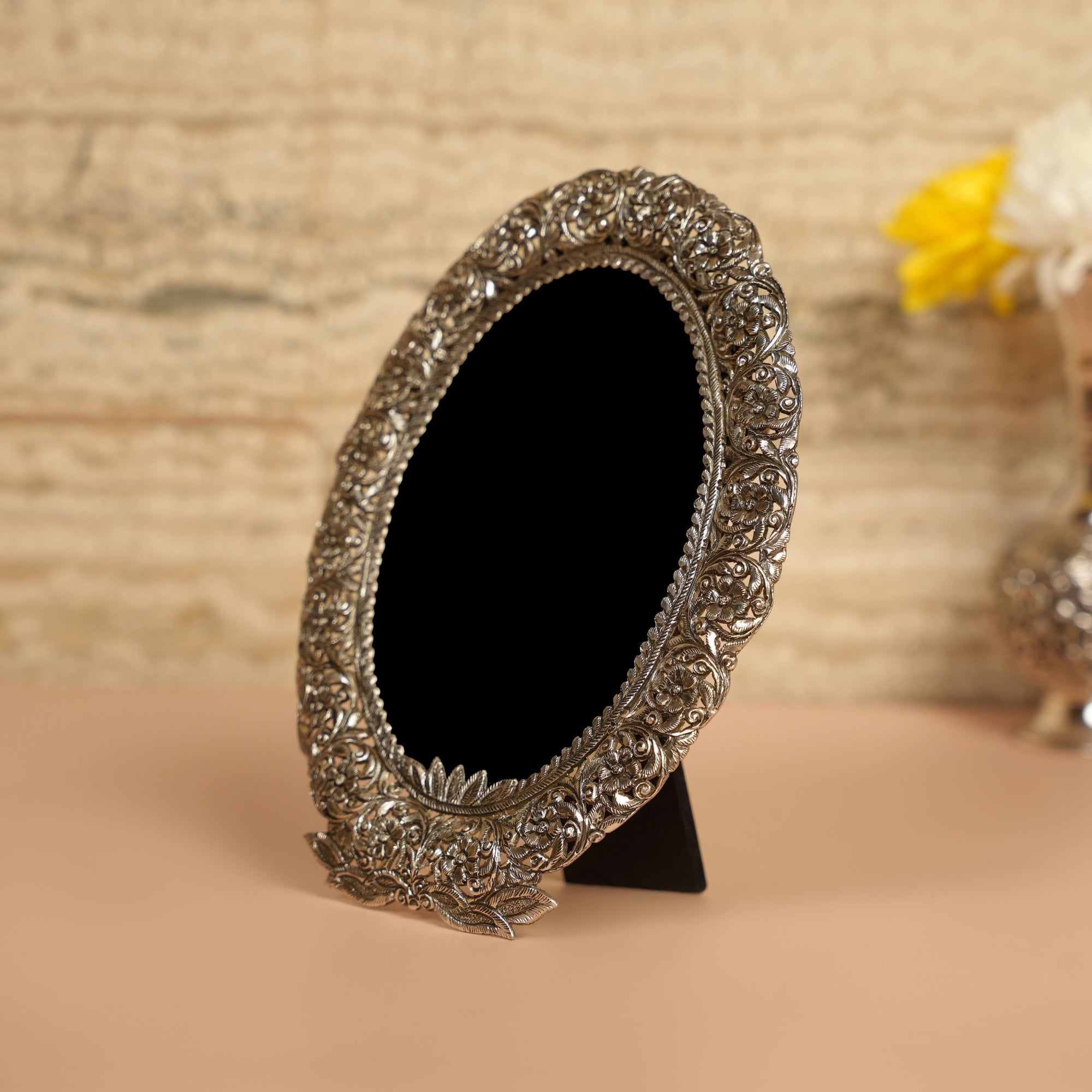 Oval Shape Medium Frame